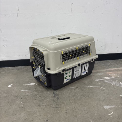 Large plastic pet travel - large,