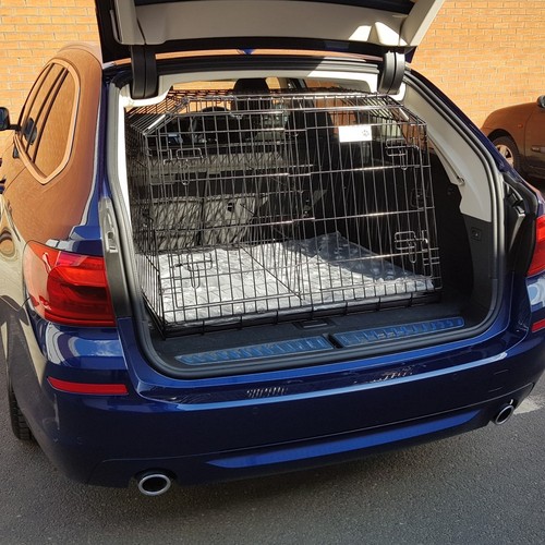 Pet world bmw series - pet,
